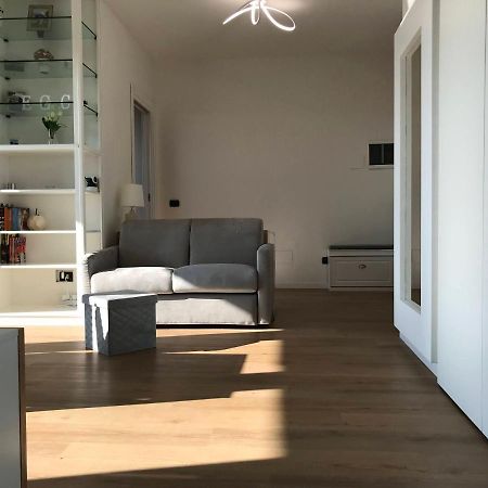 Fiera Milanocity View With Terrace Next To Shopping Mall Apartment Luaran gambar