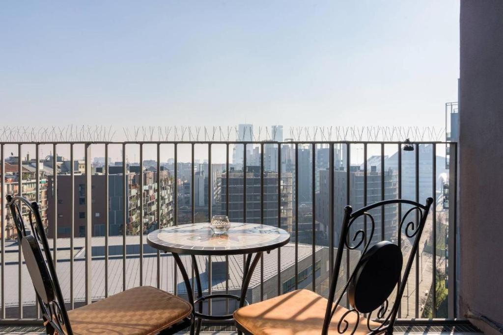 Fiera Milanocity View With Terrace Next To Shopping Mall Apartment Luaran gambar