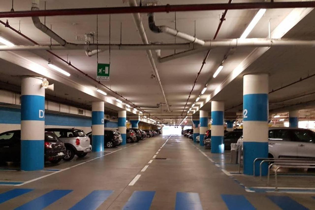 Fiera Milanocity View With Terrace Next To Shopping Mall Apartment Luaran gambar