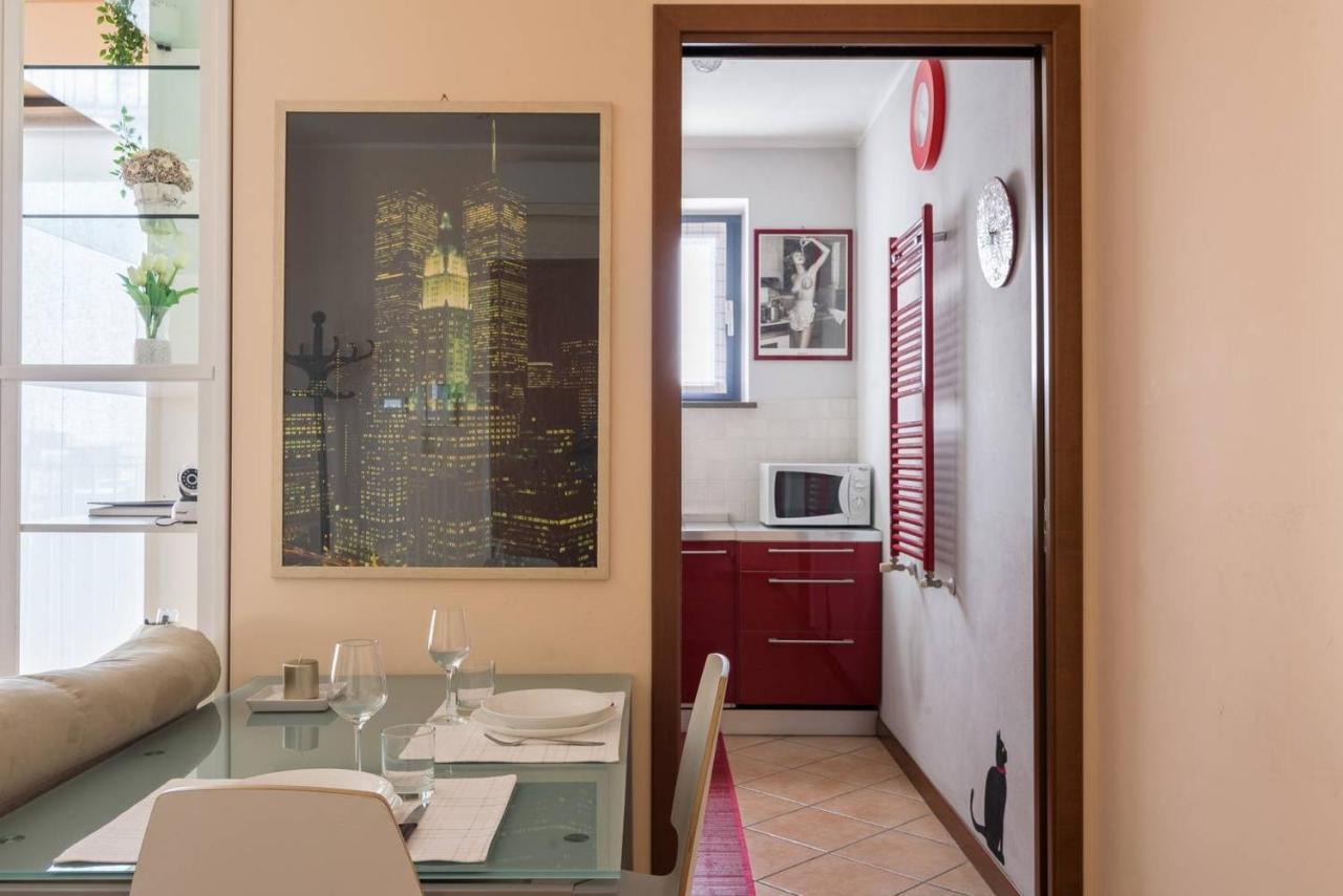 Fiera Milanocity View With Terrace Next To Shopping Mall Apartment Luaran gambar