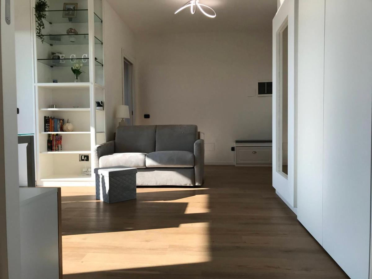 Fiera Milanocity View With Terrace Next To Shopping Mall Apartment Luaran gambar